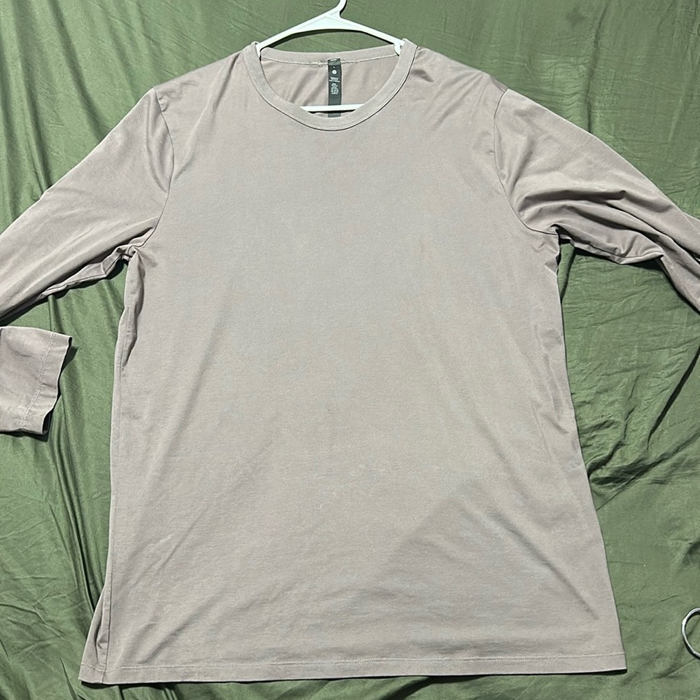 Lululemon men’s size large fundamental long sleeve
